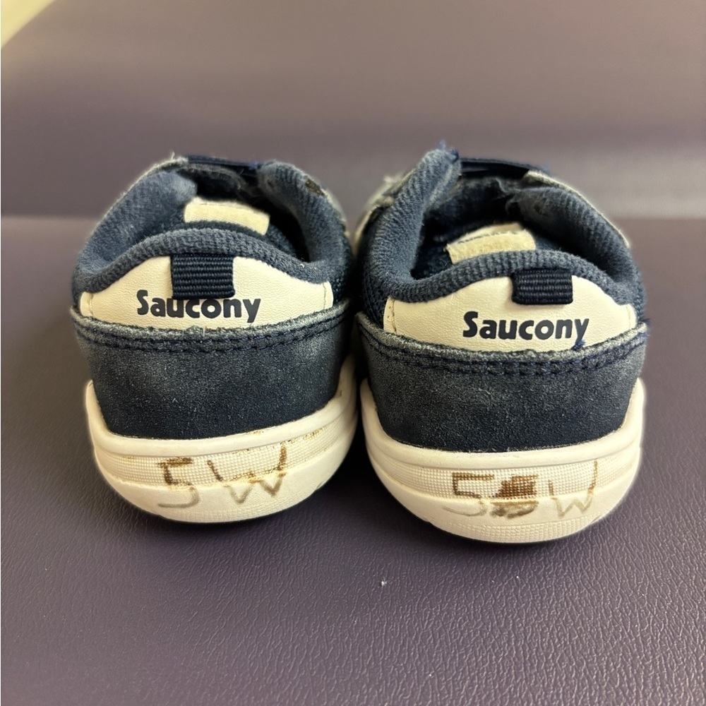 Saucony Toddler 5W Navy&White Sneakers. GUC. Exclt Velcro. 15% off w 2+ Bundle. - Picture 9 of 12